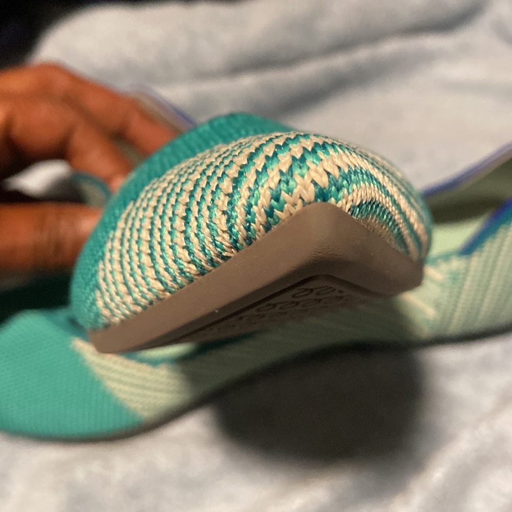 Rothy’s size 8w green and cream used but as you can see in like new condition - Picture 8 of 17